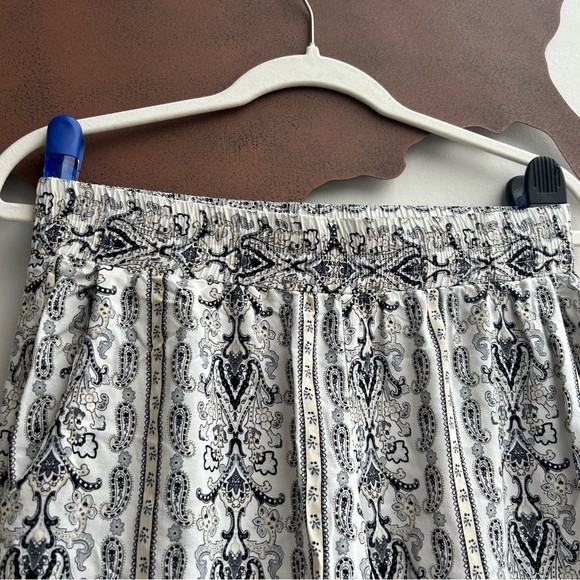 Abbeline (M) Split Hem Flare Pant w Pockets - Picture 3 of 5